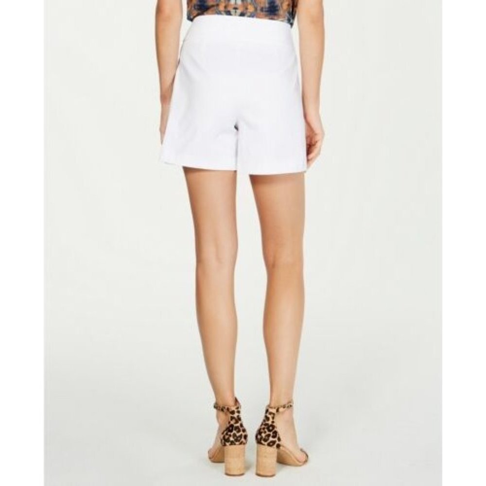 NWT INC International Concepts Zippered Short White Size 18